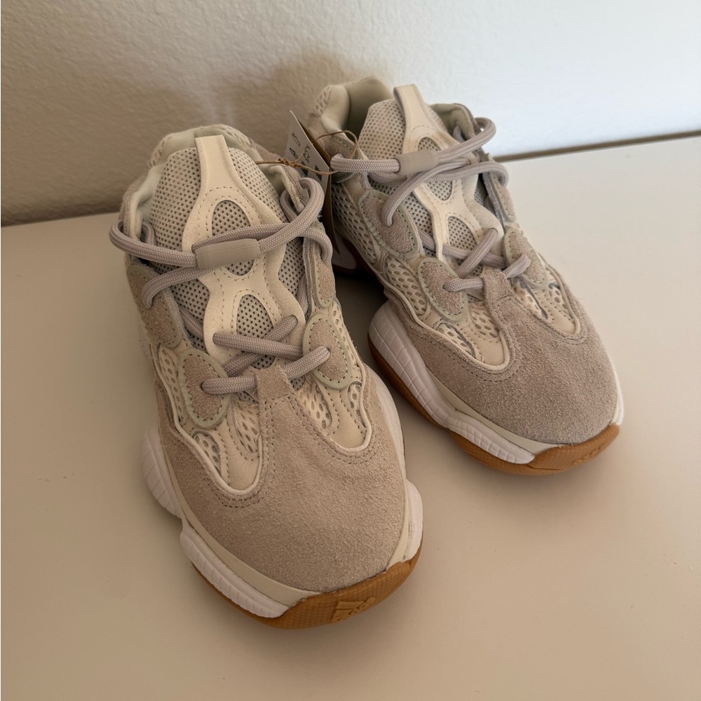 New Yeezy 500 sneakers women’s 100% authentic - Picture 3 of 10
